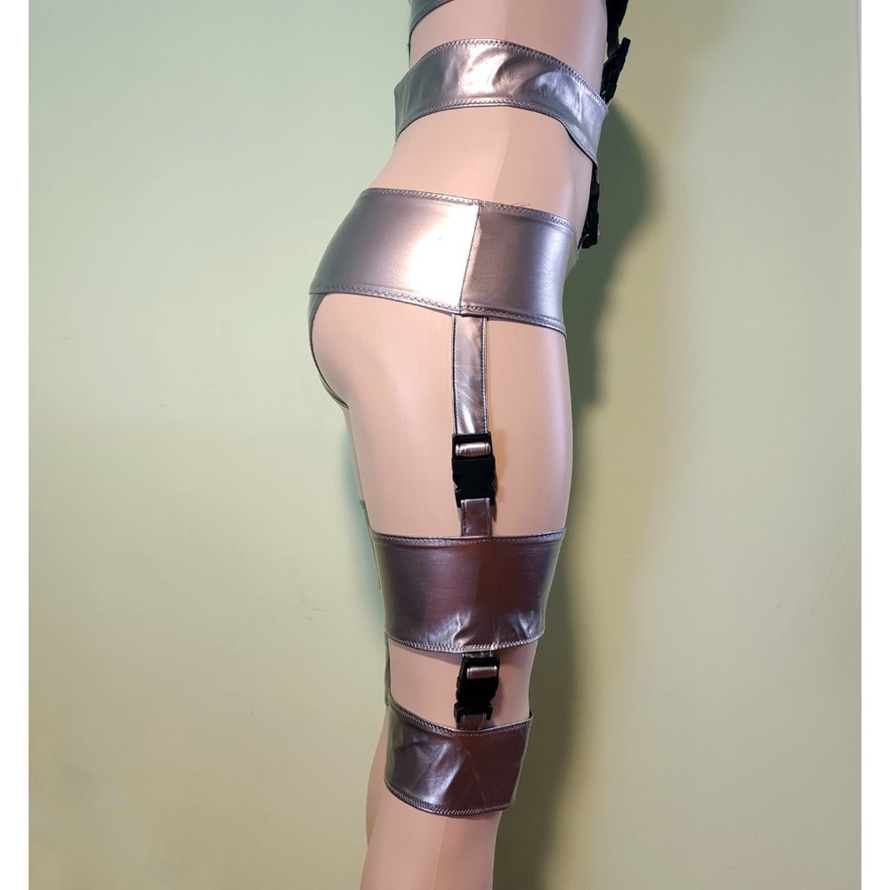 Custom Shiny Silver Stretch PVC Leeloo Inspired Costume By Artifice Clothing SM - Picture 4 of 6